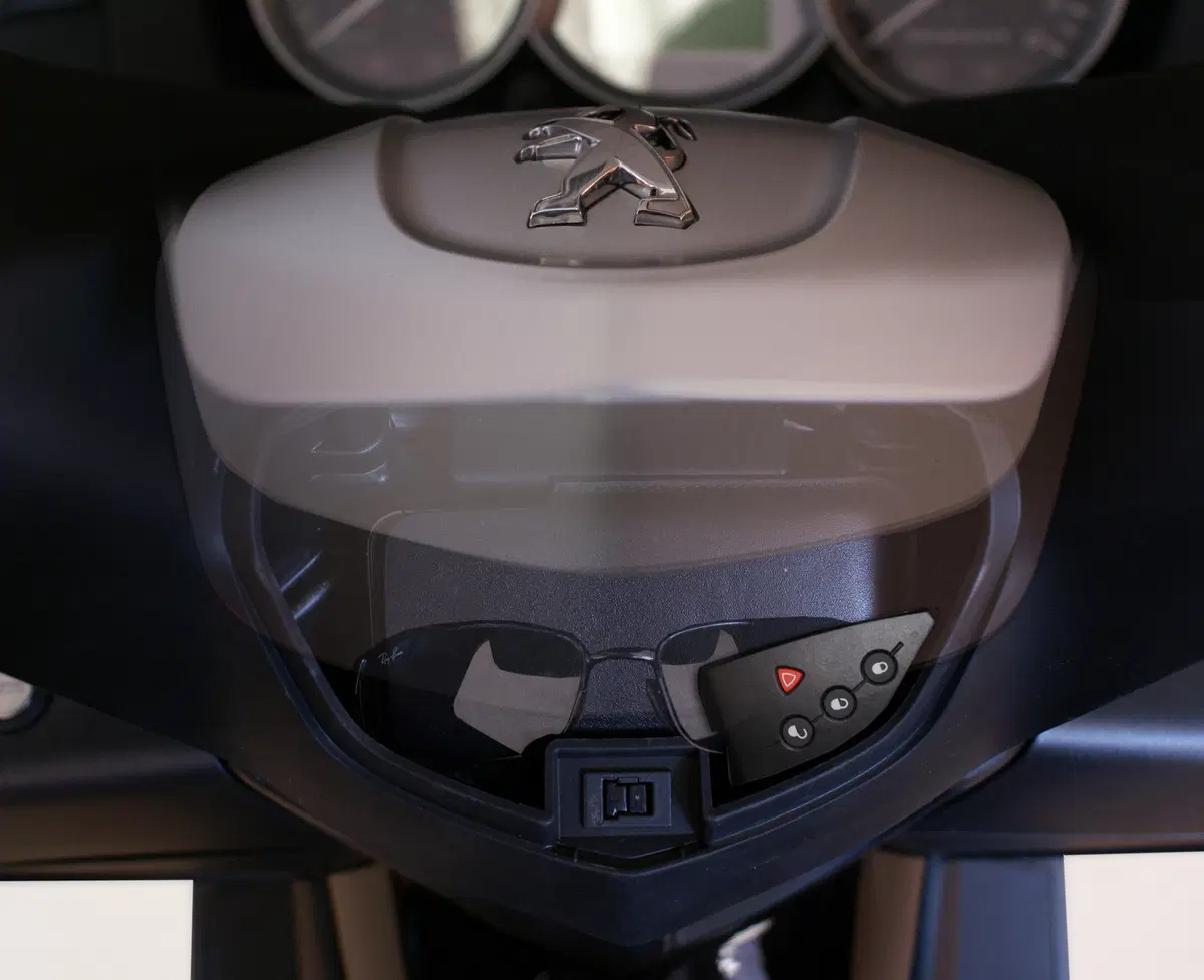 Peugeot Satelis 125 Satelis 125 Black Edition (2017 - 18) (12)