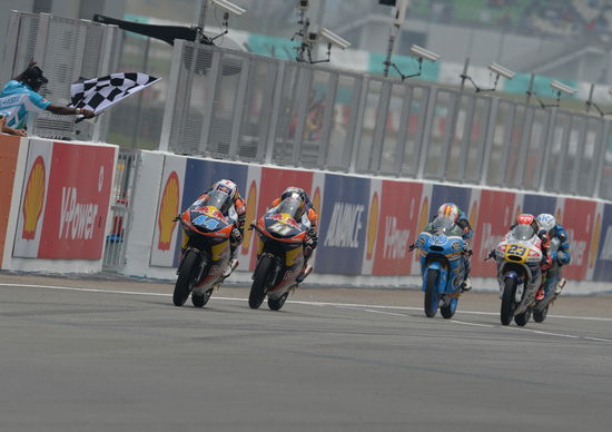 Sepang 2015. Zarco e Oliveira vincono in Moto2 e Moto3