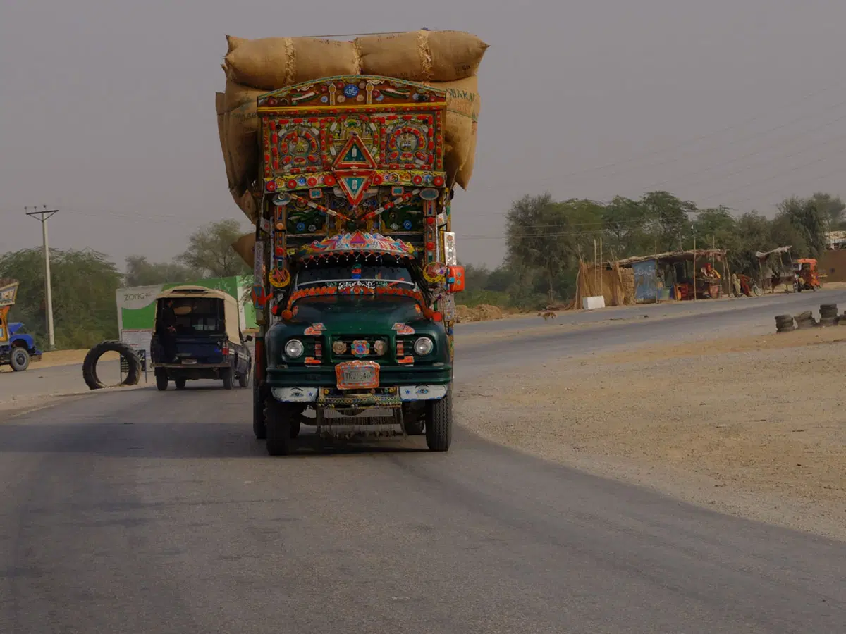 Direzione Est: Pakistan (2)