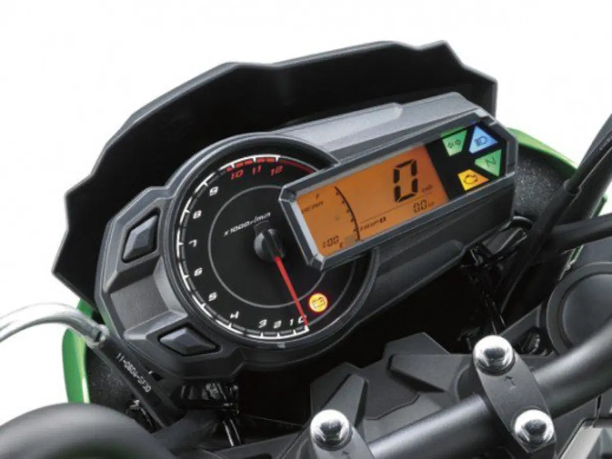 Kawasaki Z125 (2)