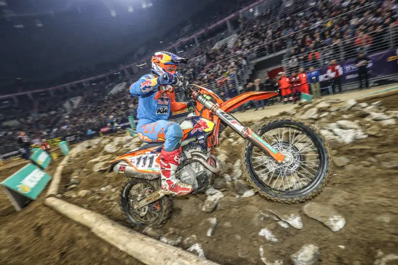 Taddy Blazusiak impegnato nel GP SuperEnduro in Polonia