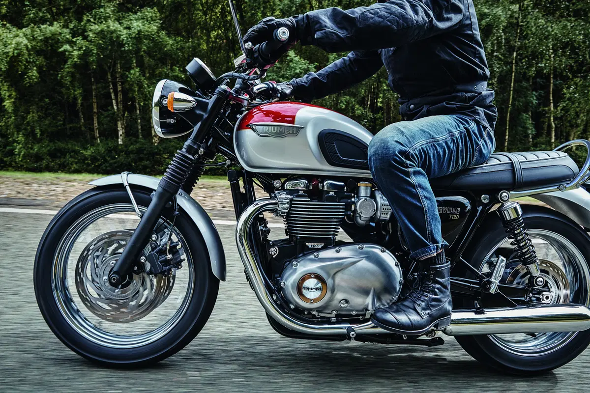 Triumph Bonneville T120 2016 (4)