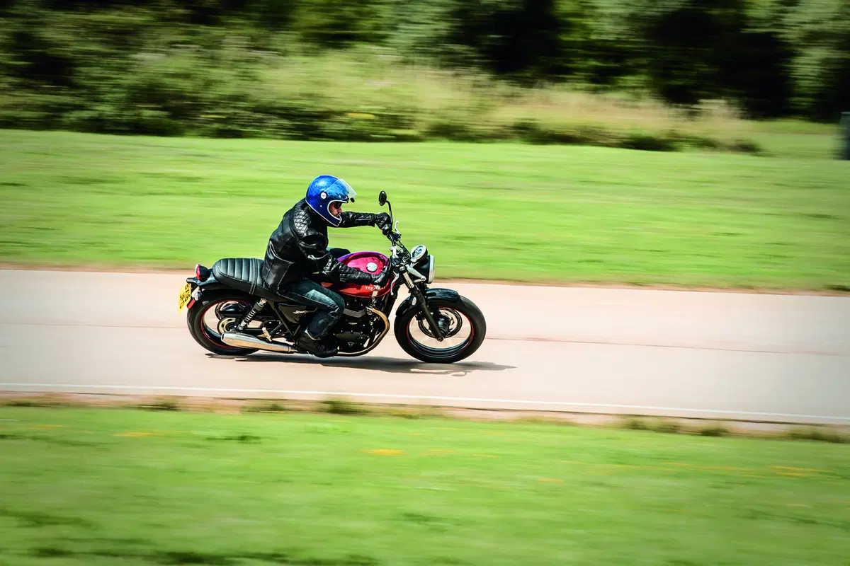 Triumph Street Twin 2016 (2)