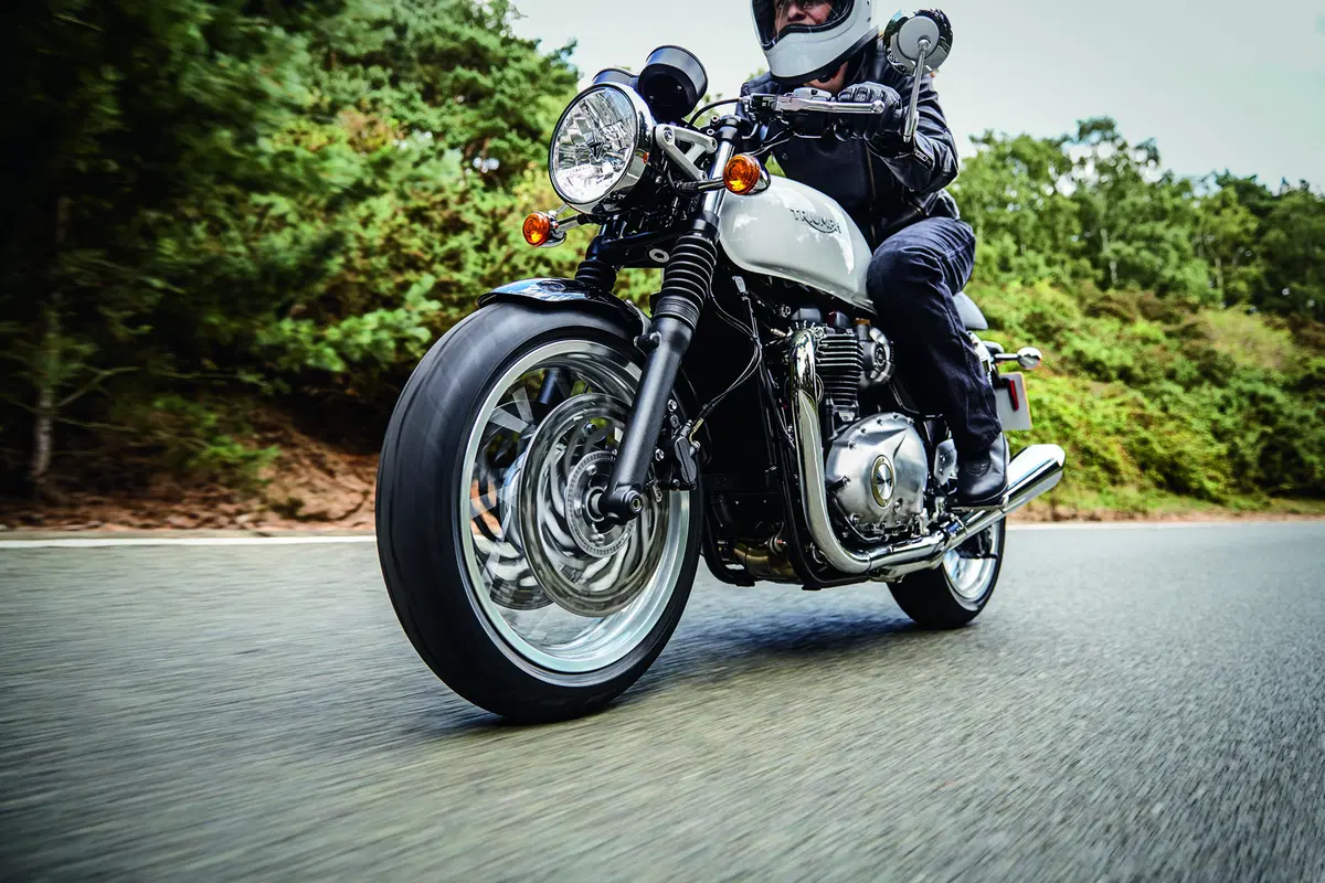 Triumph Thruxton e Thruxton R 2016 (5)