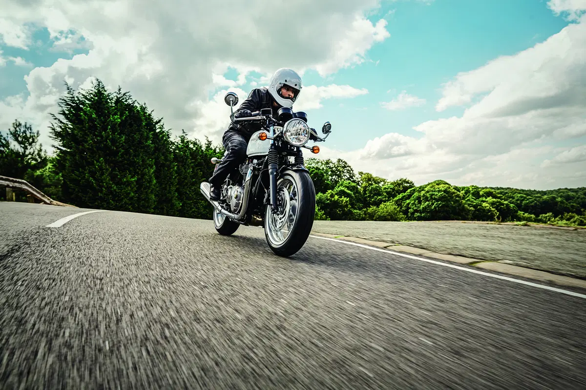 Triumph Thruxton e Thruxton R 2016 (2)