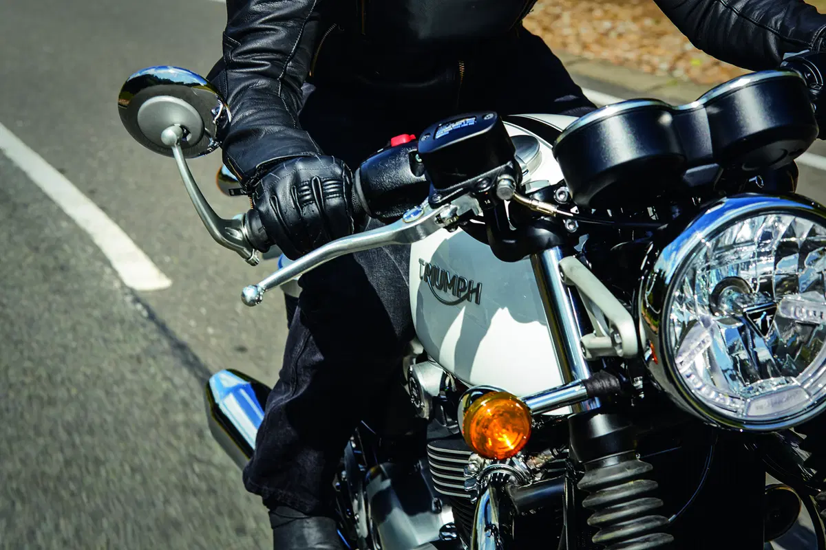 Triumph Thruxton e Thruxton R 2016 (6)