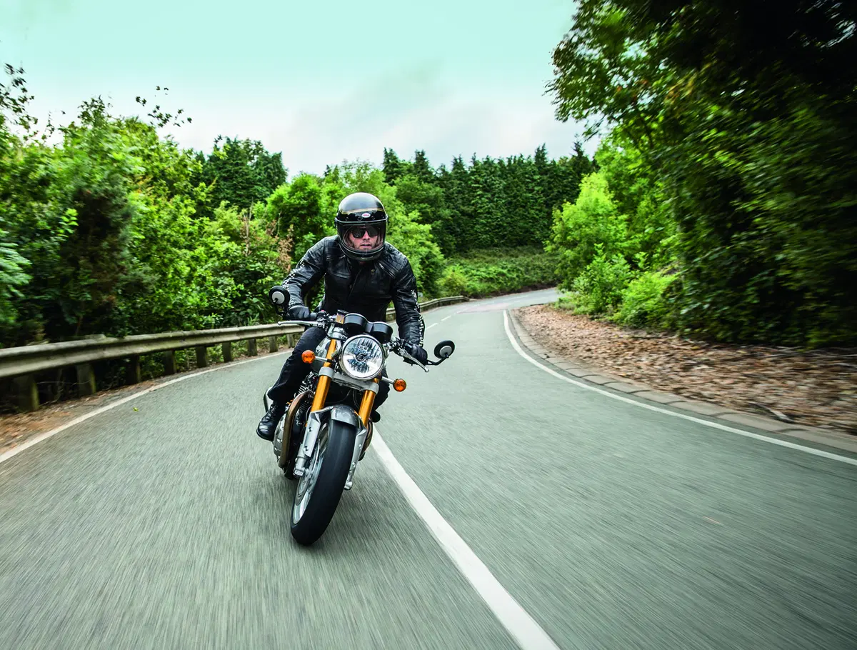 Triumph Thruxton e Thruxton R 2016 (3)