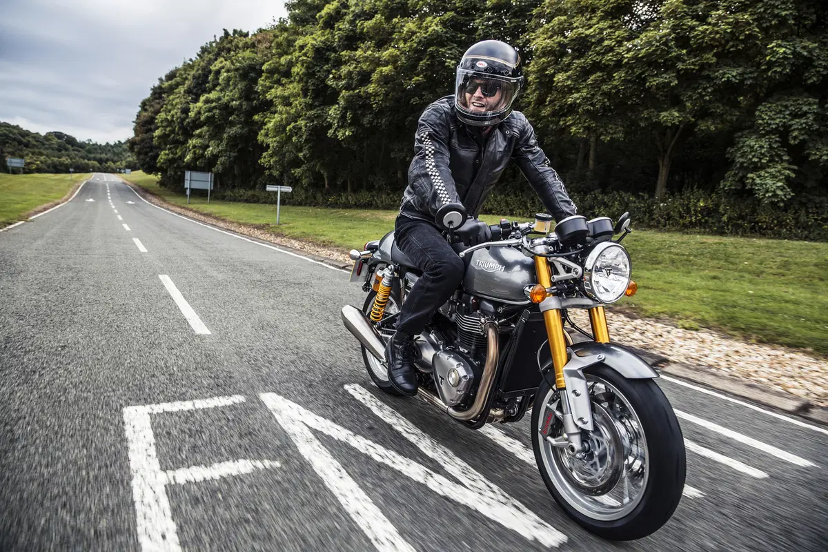 Triumph Thruxton e Thruxton R 2016 (9)