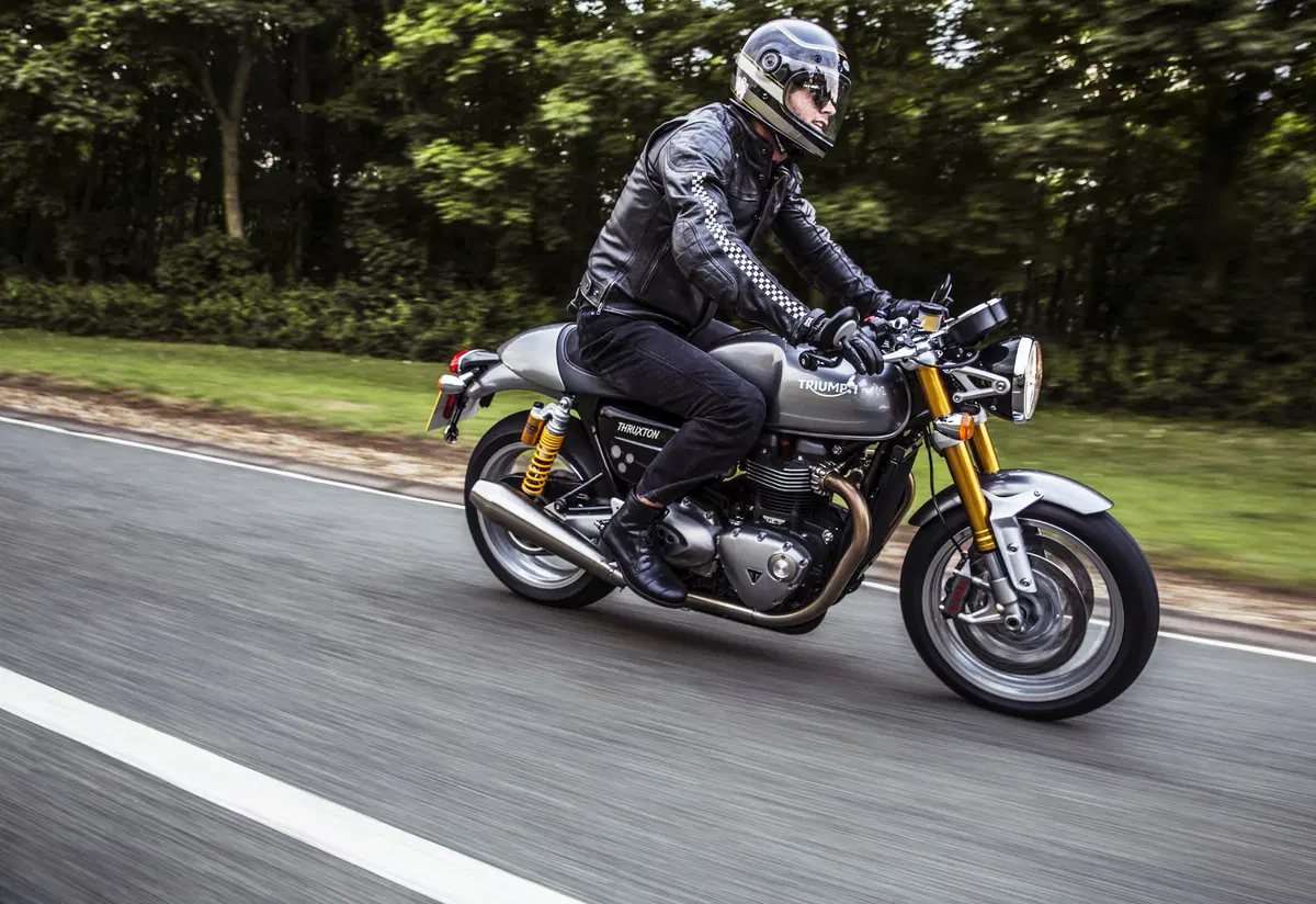 Triumph Thruxton e Thruxton R 2016 (10)