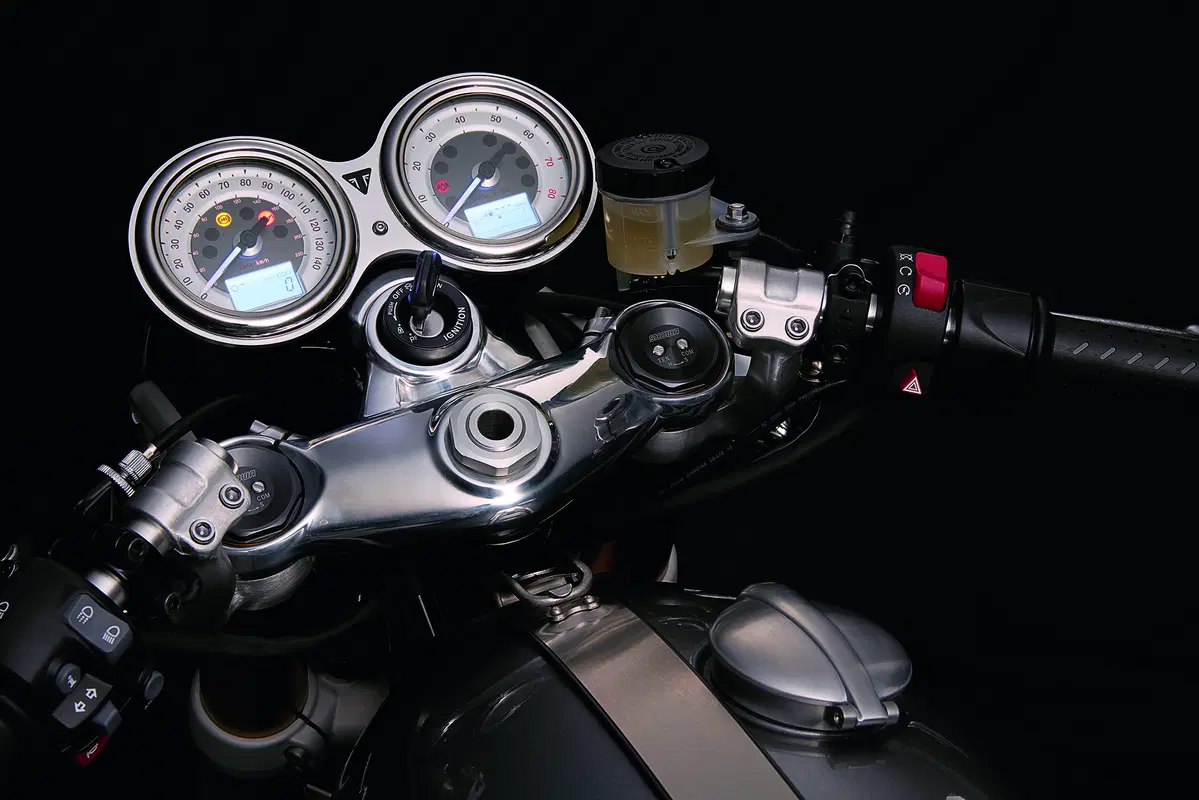 Triumph Thruxton e Thruxton R 2016 (13)