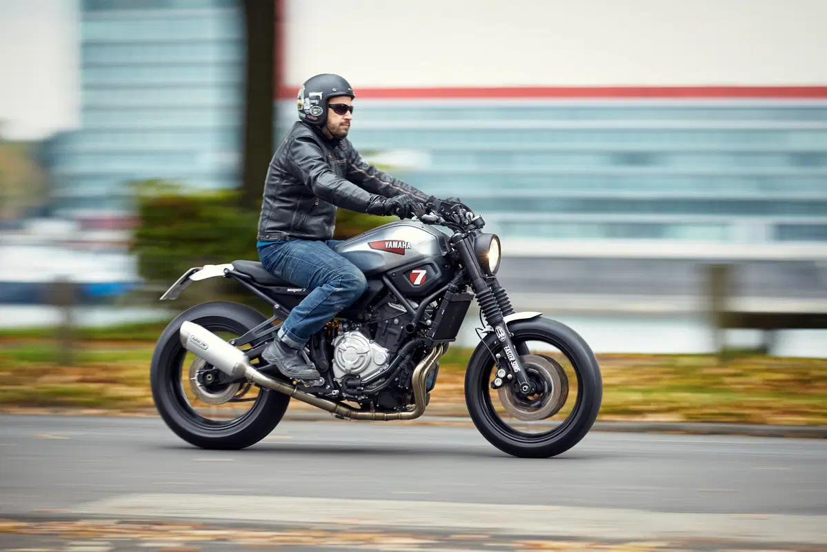 Yamaha Faster Sons: la special Super 7 su base XSR700 (3)
