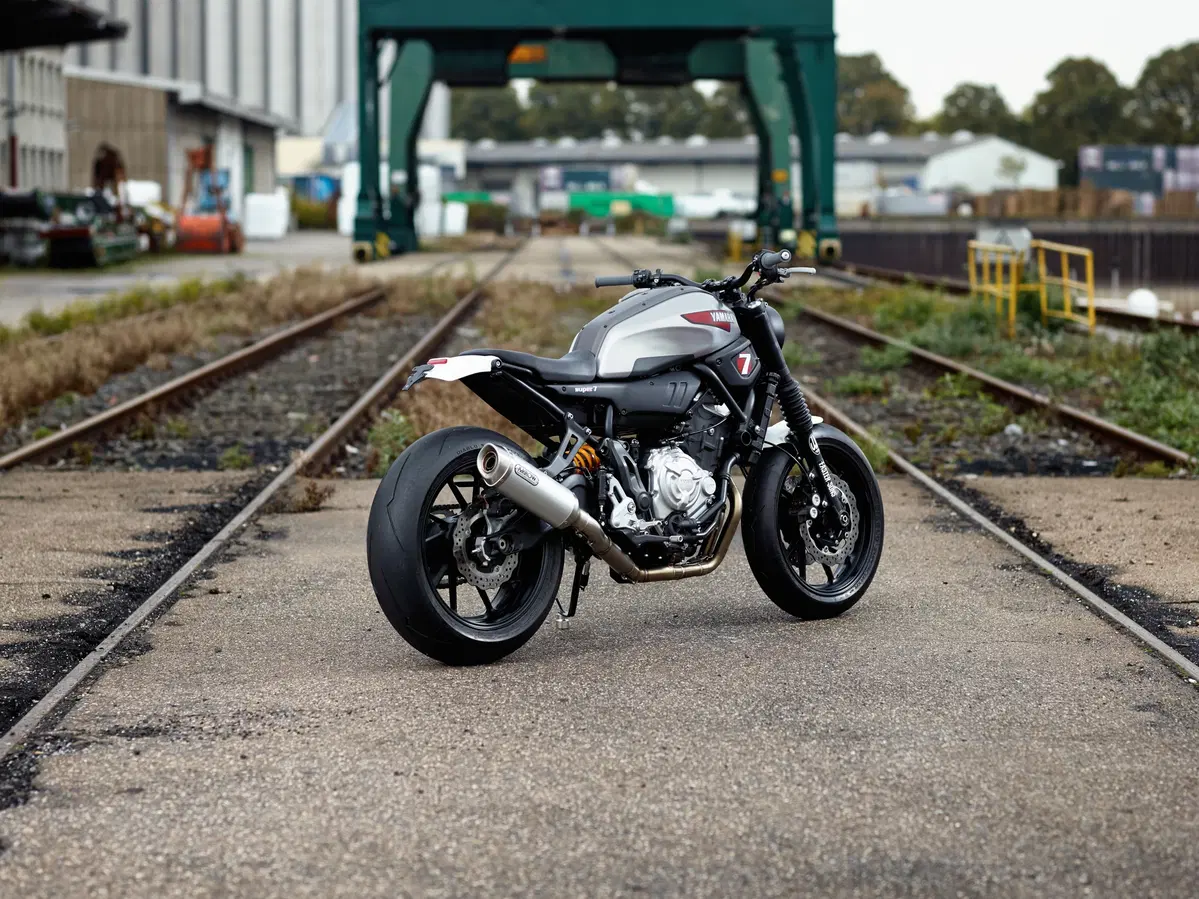 Yamaha Faster Sons: la special Super 7 su base XSR700 (10)