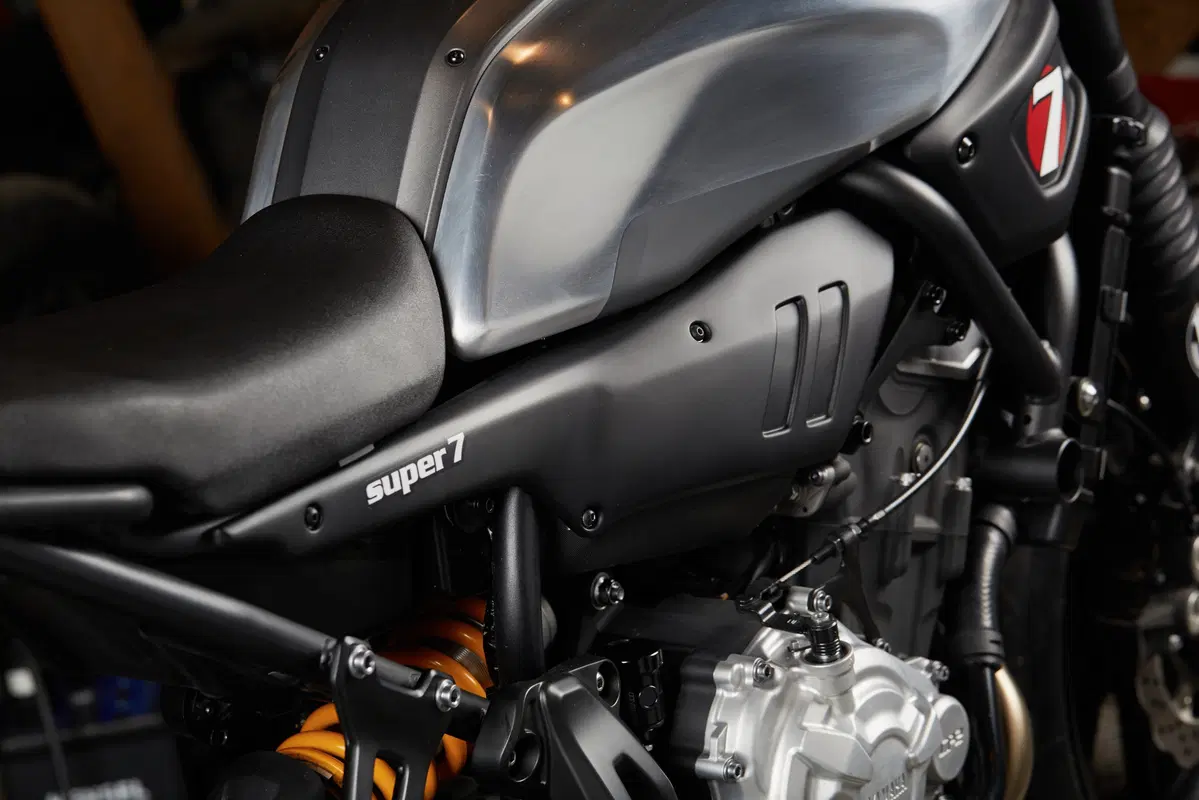 Yamaha Faster Sons: la special Super 7 su base XSR700 (16)