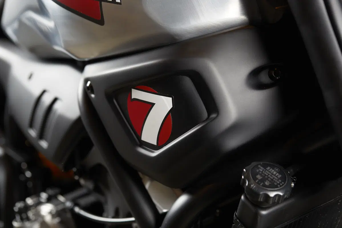 Yamaha Faster Sons: la special Super 7 su base XSR700 (18)