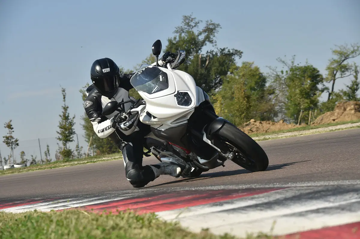 MV Agusta Turismo Veloce Lusso 800 (2)