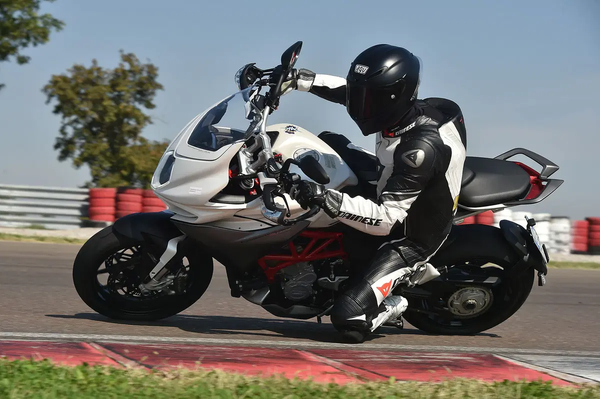MV Agusta Turismo Veloce Lusso 800 (3)
