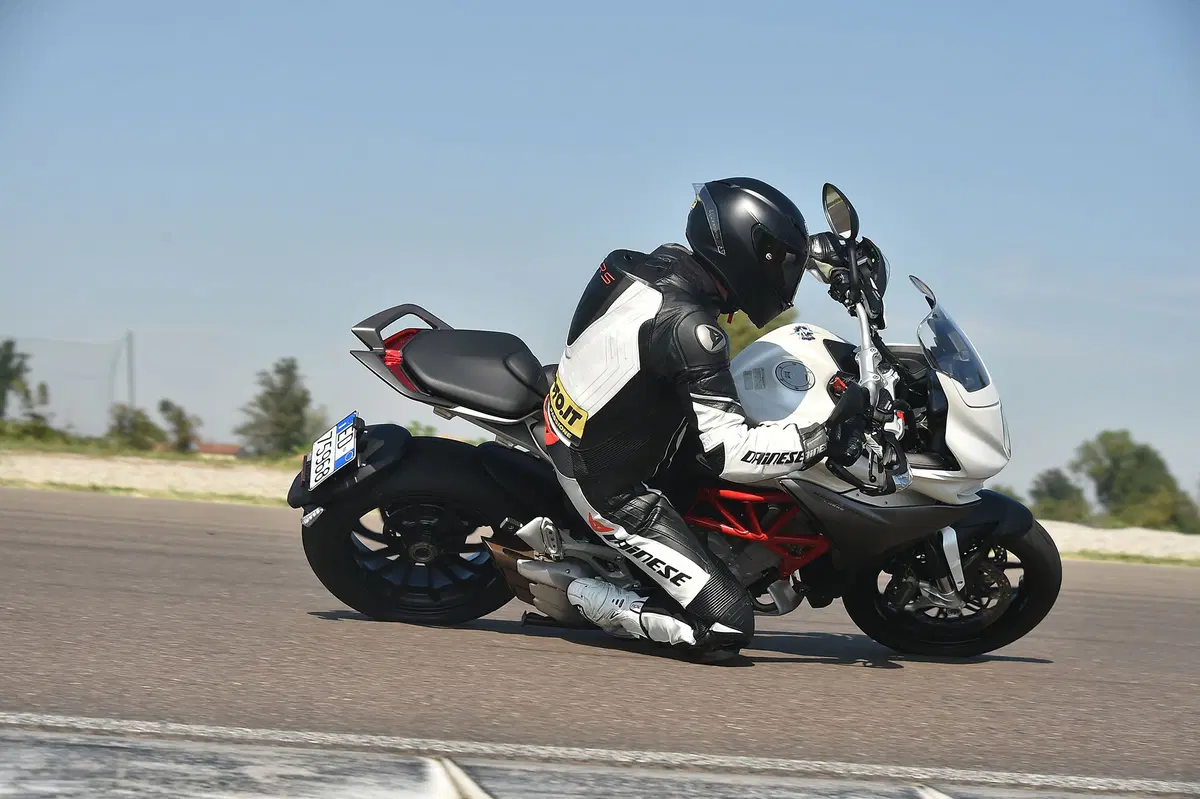MV Agusta Turismo Veloce Lusso 800 (5)