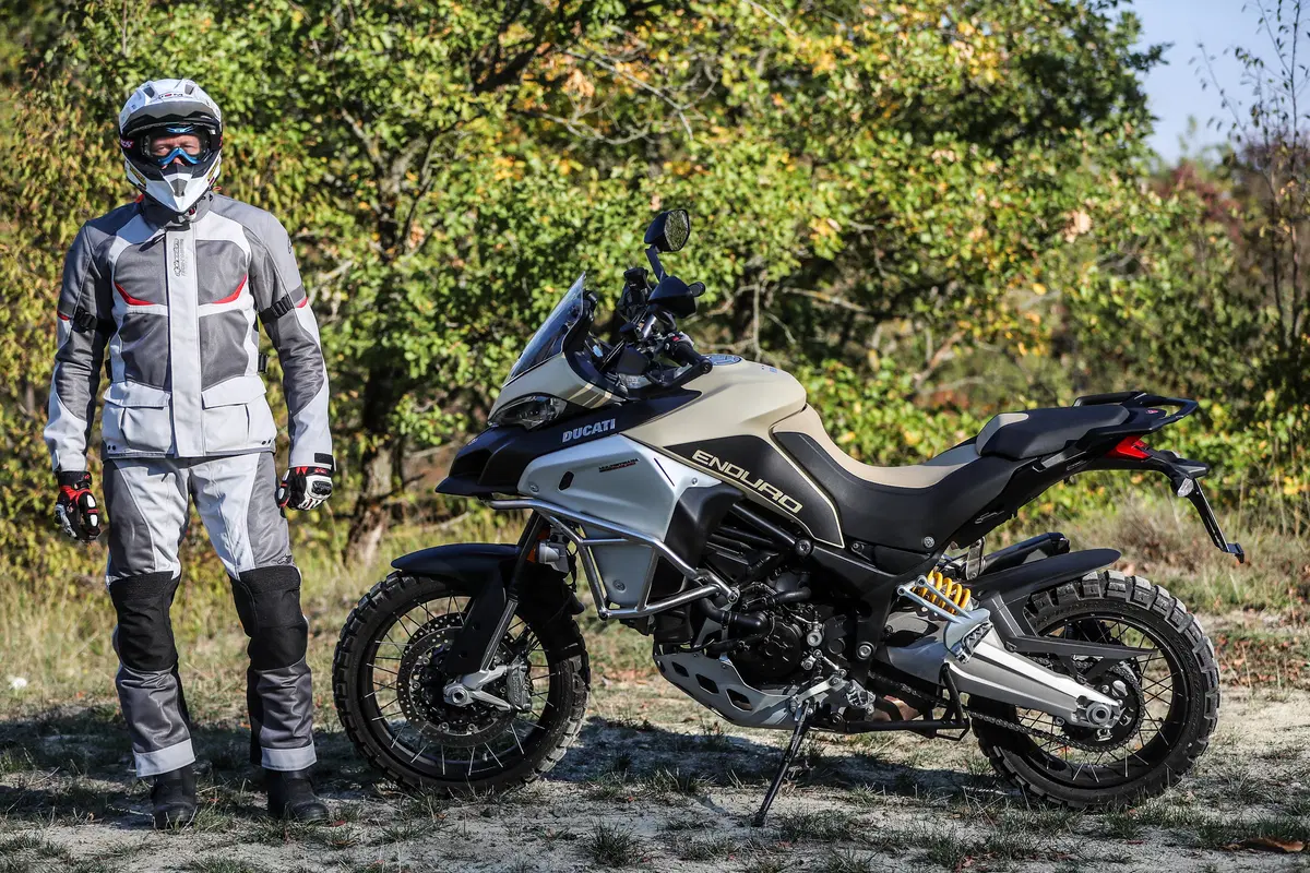 BMW R1200GS Rallye vs Ducati Multistrada 1200 Enduro Pro