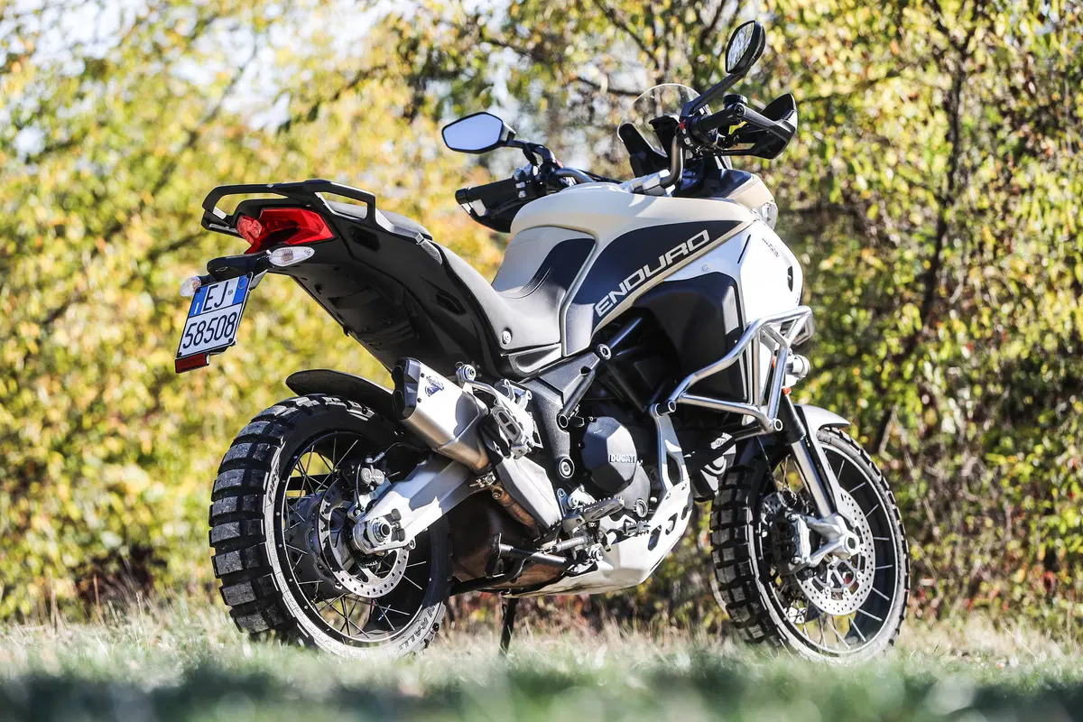 BMW R1200GS Rallye vs Ducati Multistrada 1200 Enduro Pro (2)