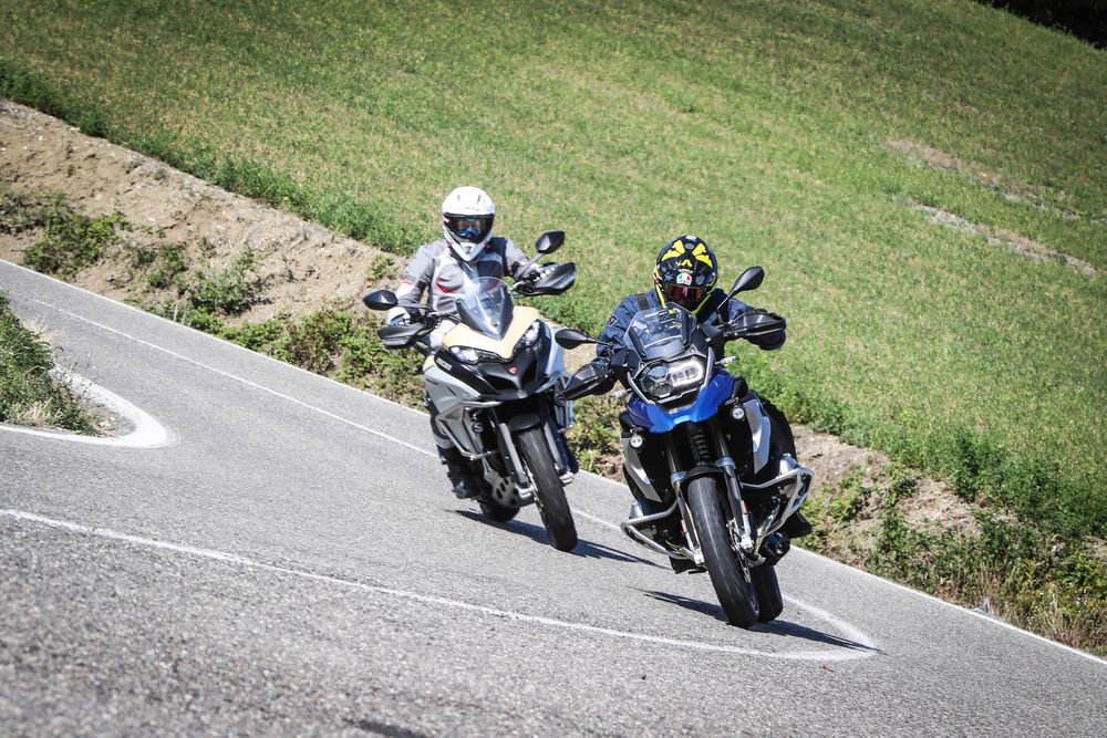 Grandi enduro per grandi motociclisti: BMW R1200 GS vs Ducati Multistrada  1200