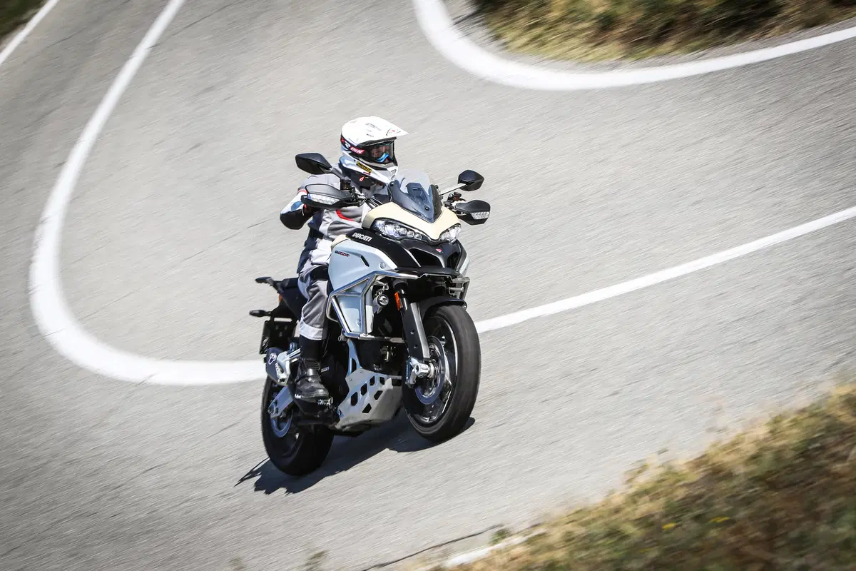 BMW R1200GS Rallye vs Ducati Multistrada 1200 Enduro Pro (8)