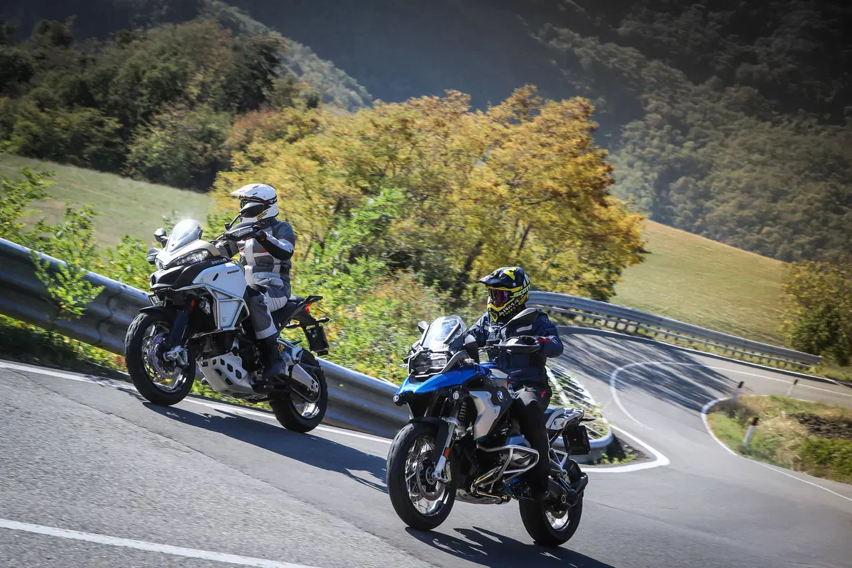 BMW R1200GS Rallye vs Ducati Multistrada 1200 Enduro Pro (11)