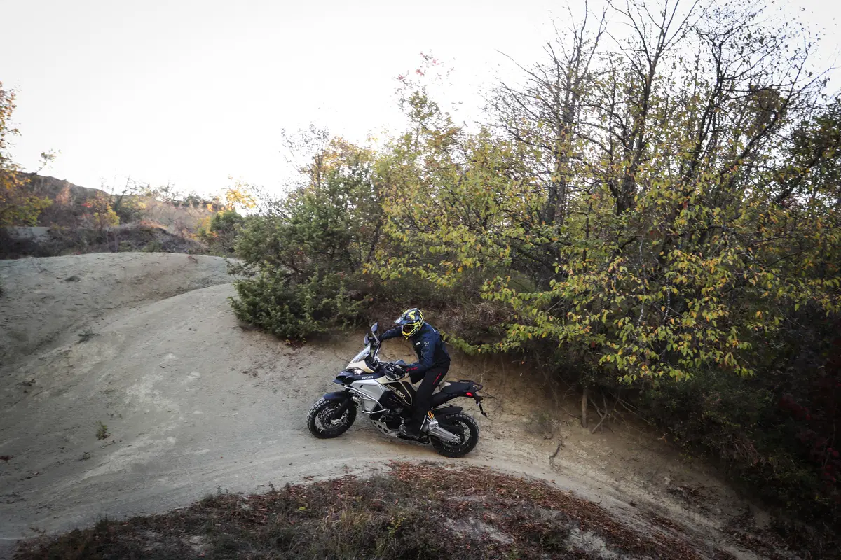 BMW R1200GS Rallye vs Ducati Multistrada 1200 Enduro Pro (13)