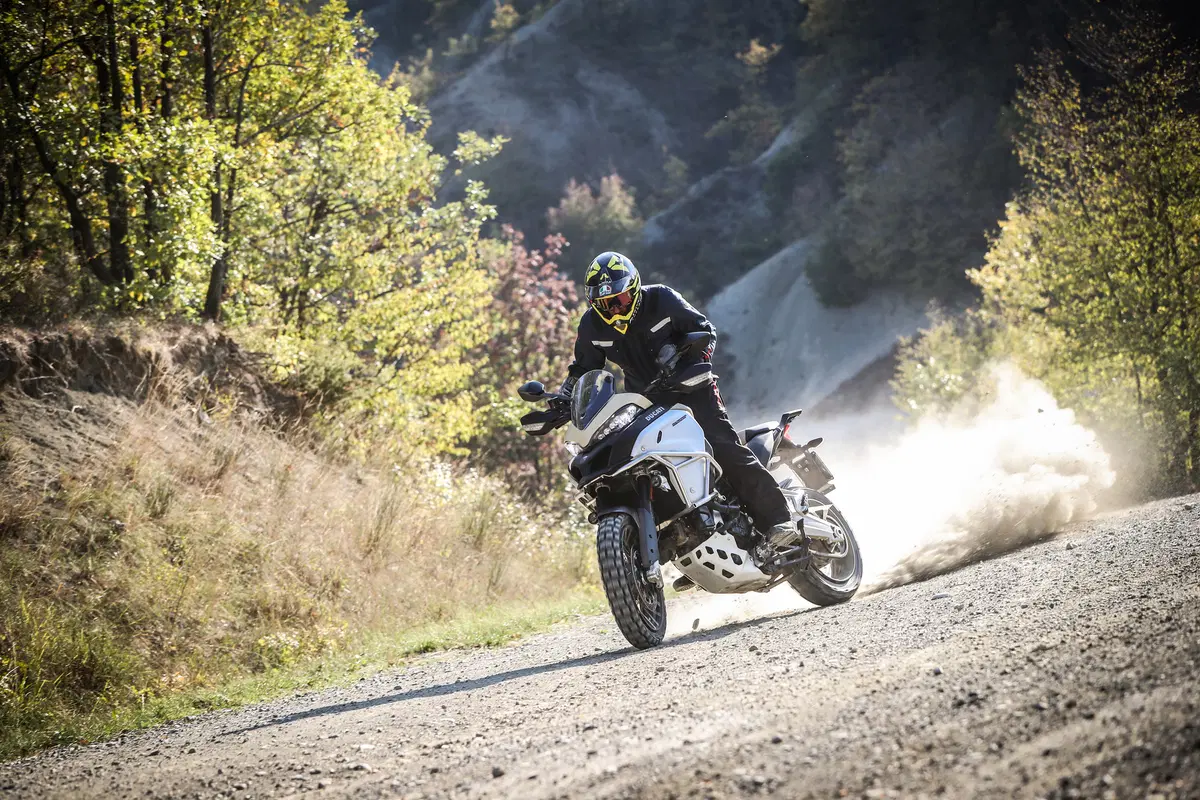BMW R1200GS Rallye vs Ducati Multistrada 1200 Enduro Pro (21)
