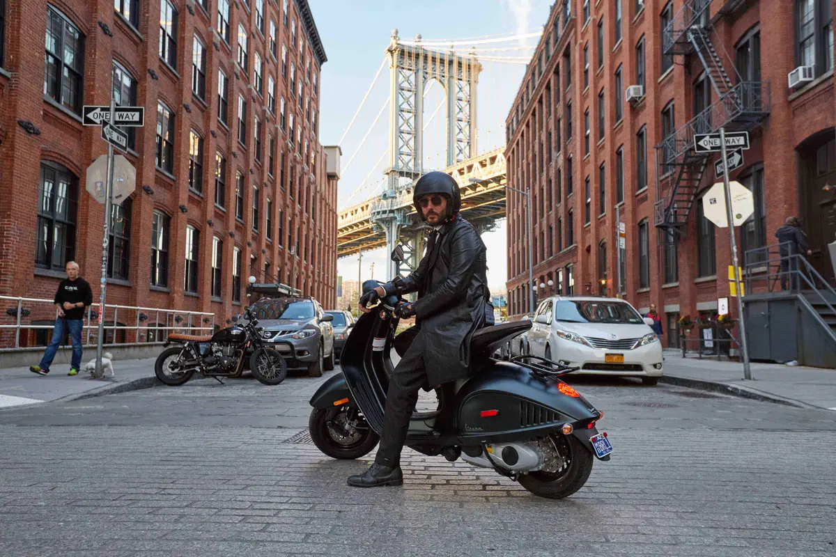 Vespa 946 Emporio Armani negli USA (6)