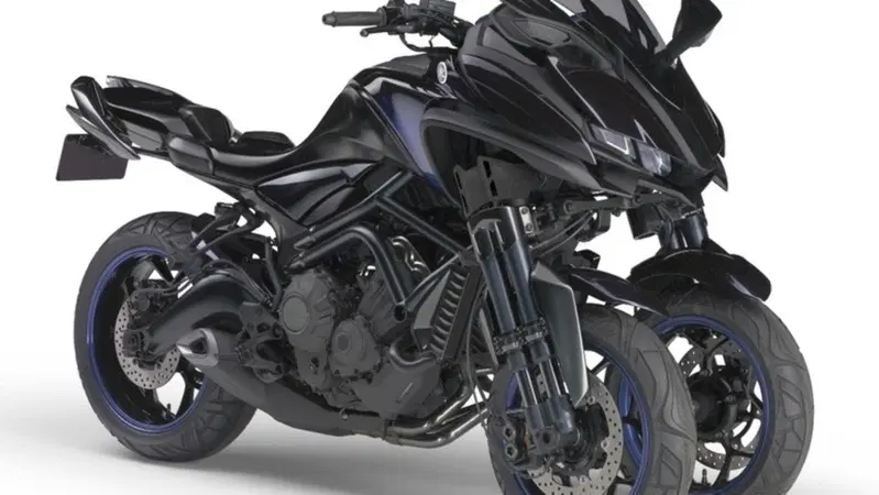 Yamaha MWT-9, la moto a tre ruote