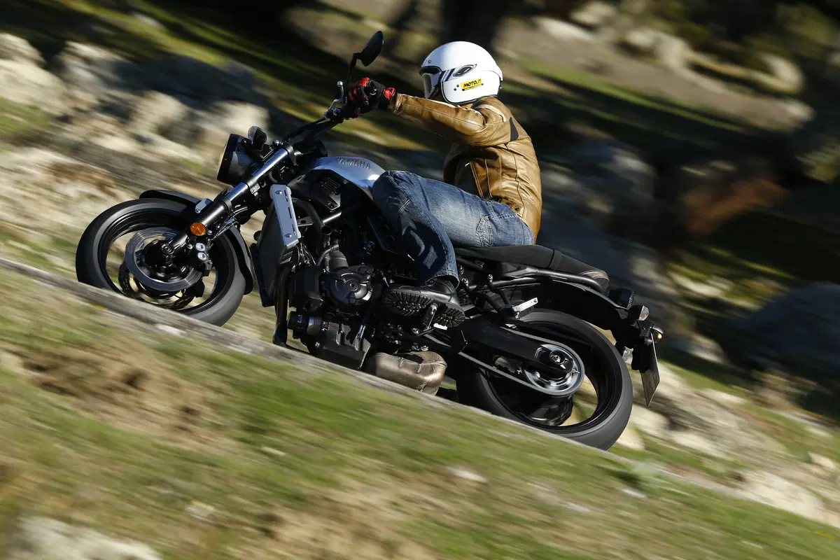 Yamaha XSR 700 (2)