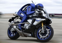 Yamaha Motobot, il robot che guida la R1