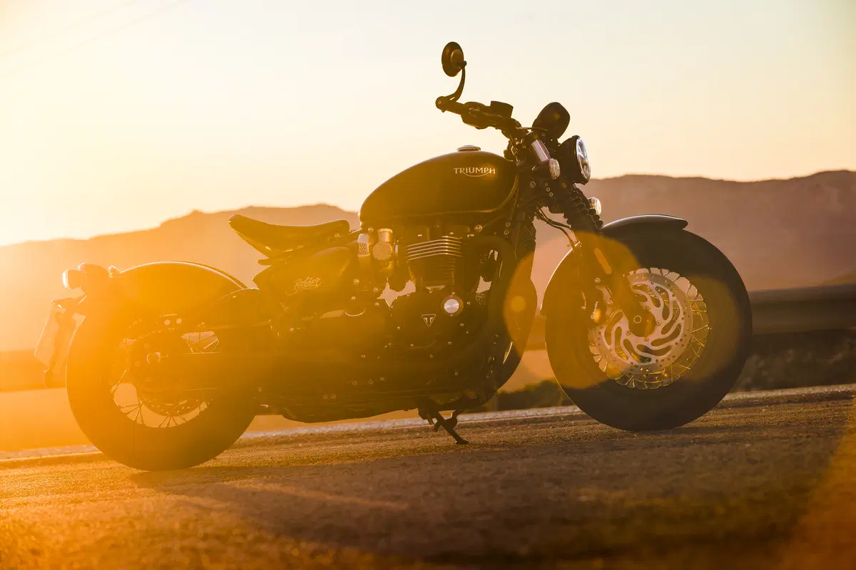 Triumph Bonneville Bobber Black 2018 TEST (3)