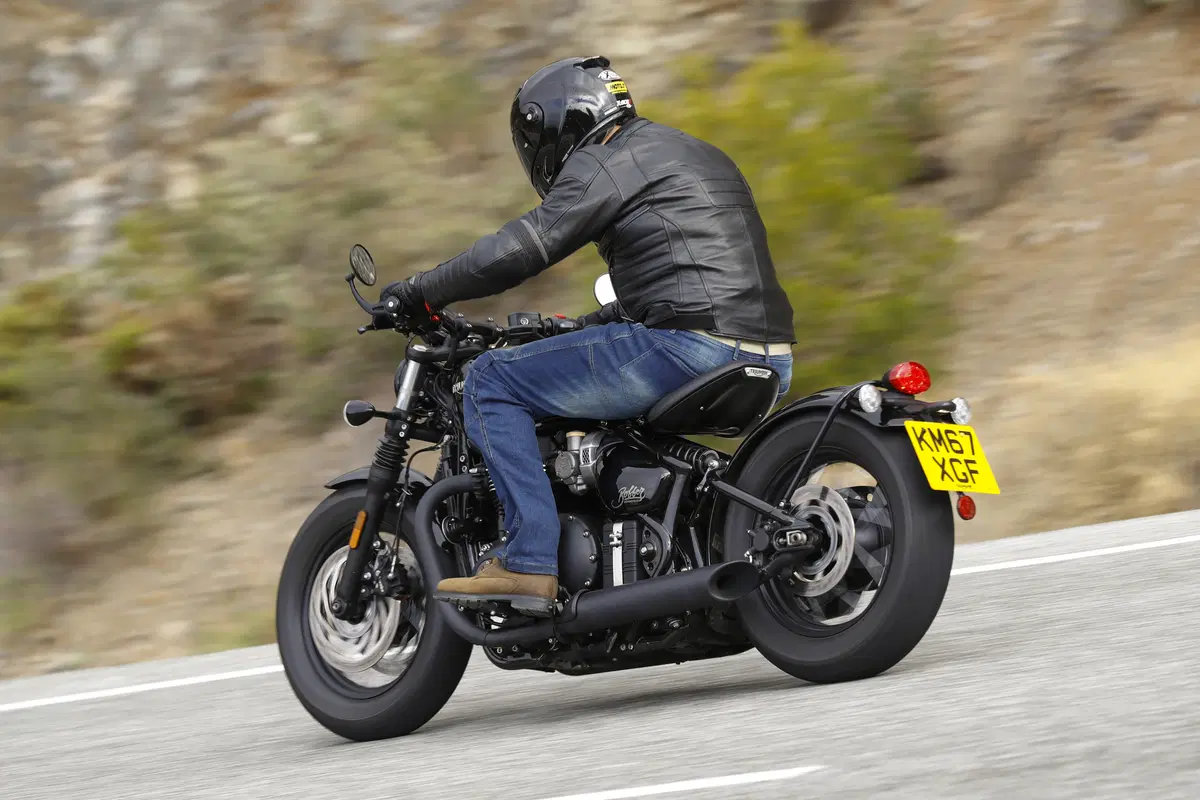 Triumph Bonneville Bobber Black 2018 TEST (12)