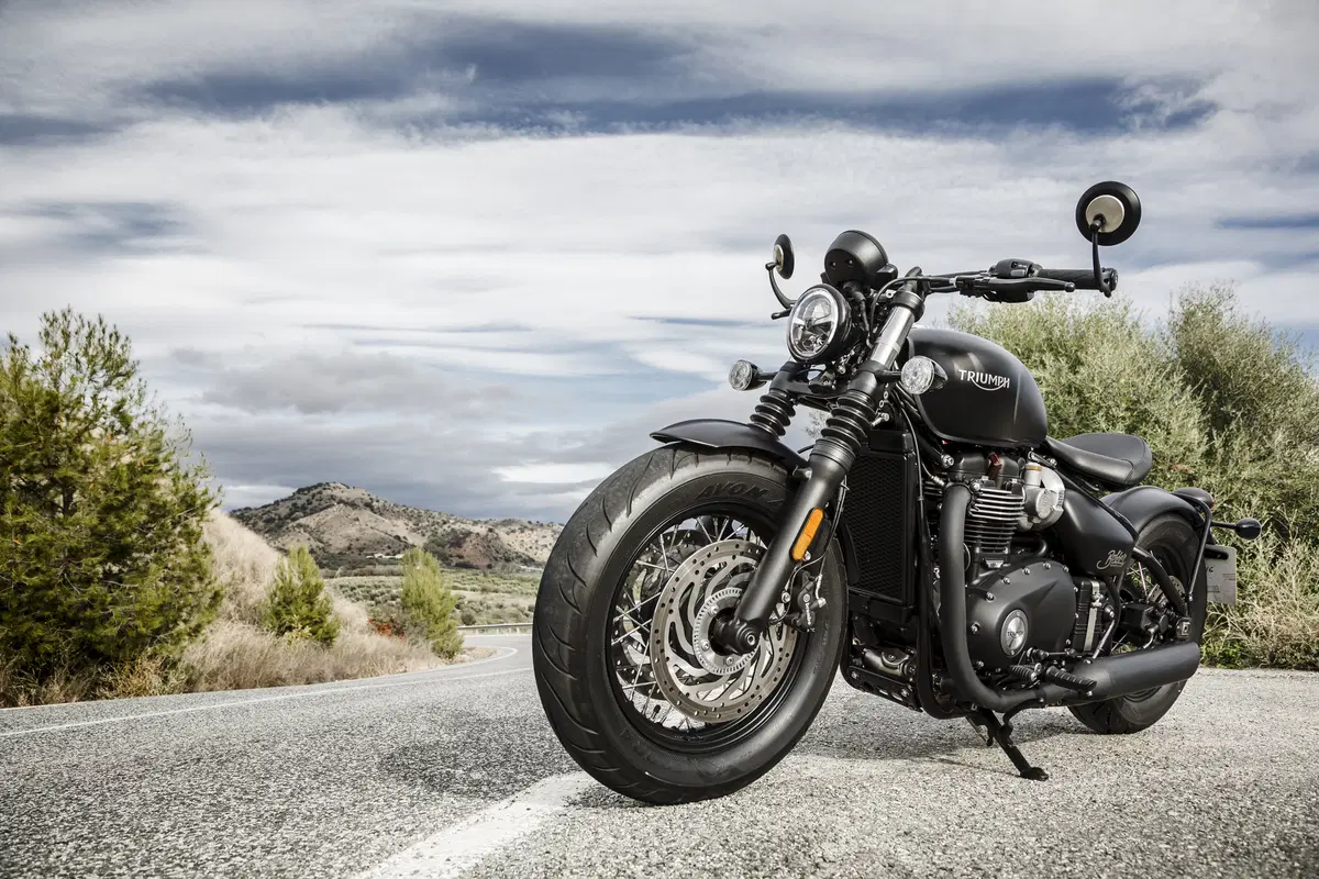 Triumph Bonneville Bobber Black 2018 TEST (2)