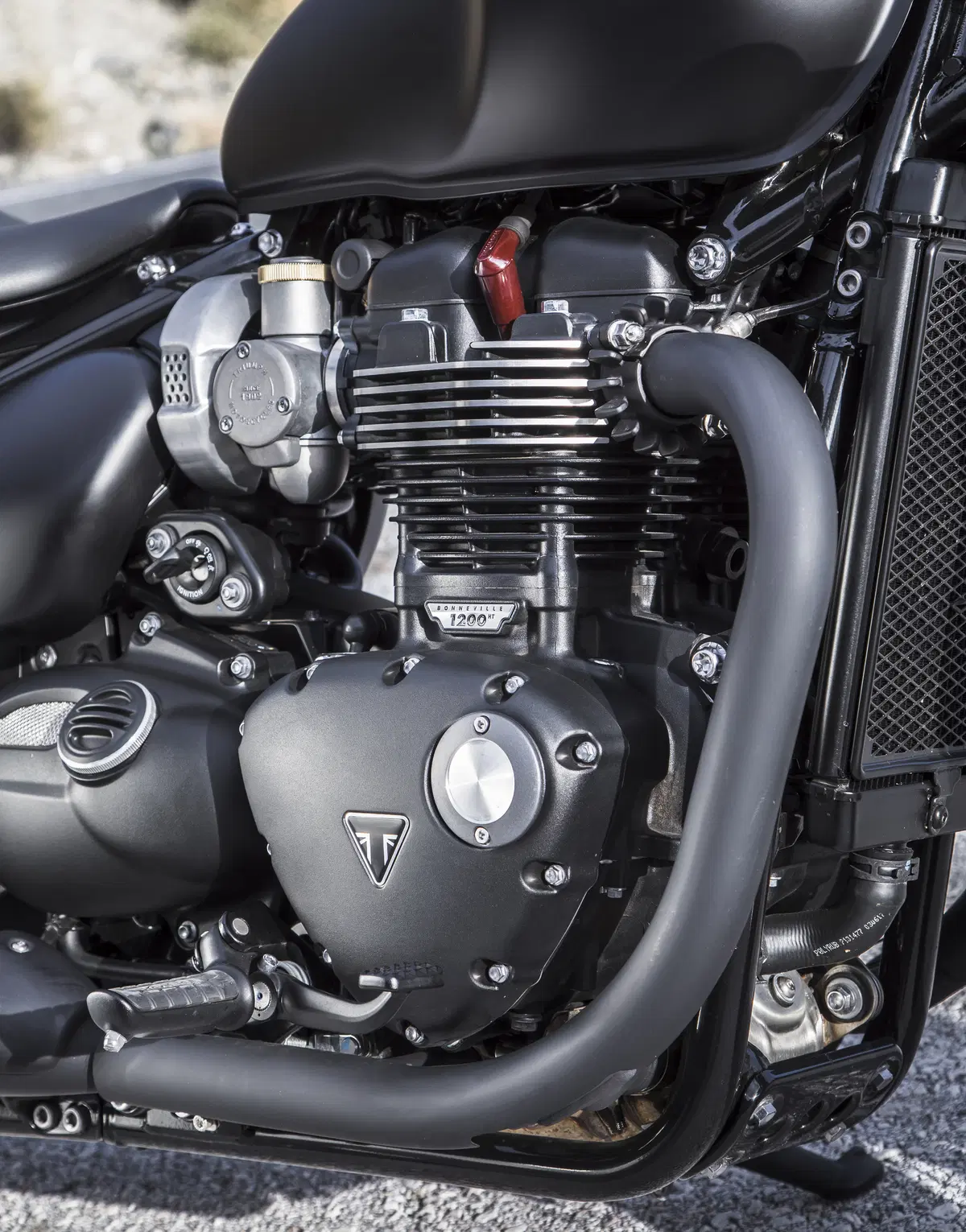 Triumph Bonneville Bobber Black 2018 TEST (15)