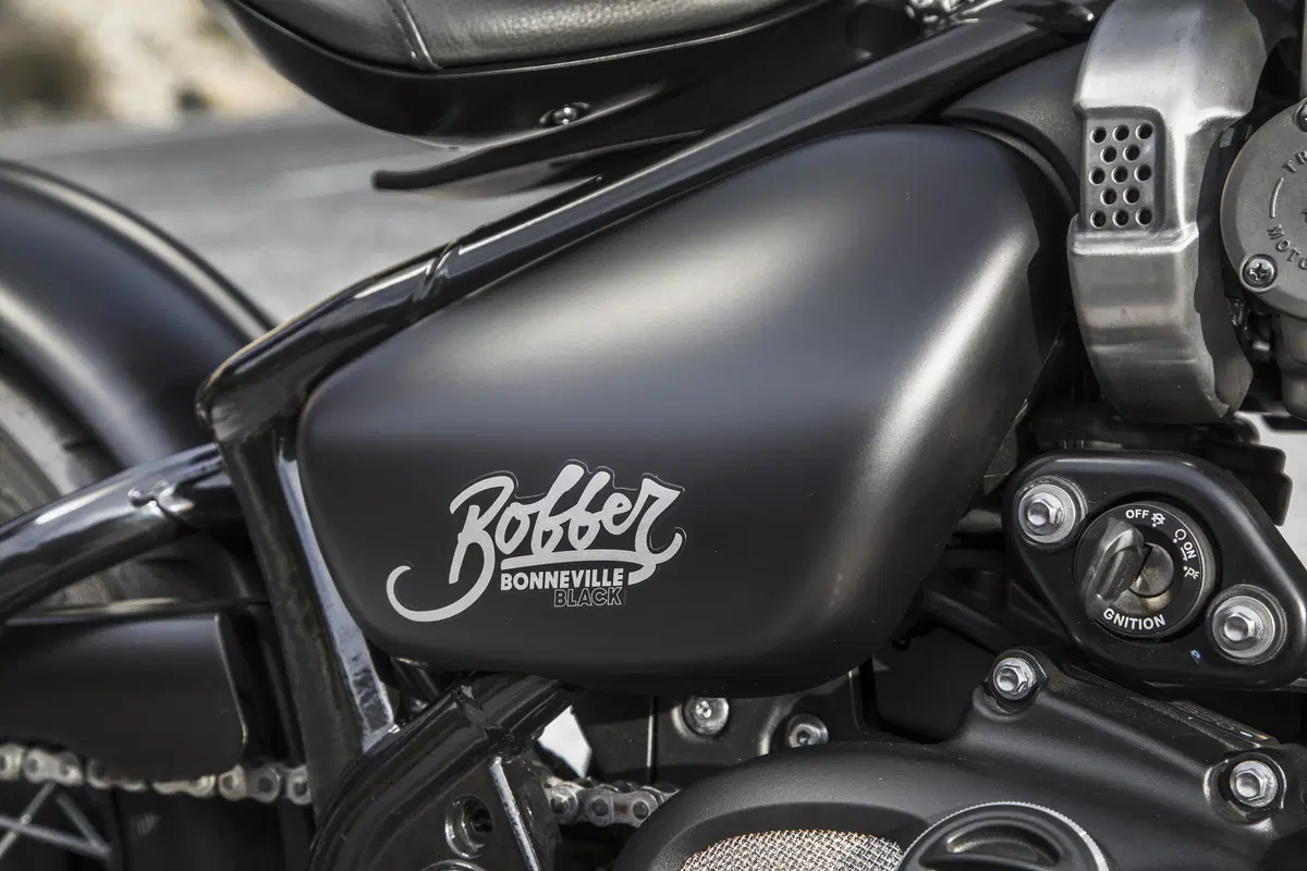 Triumph Bonneville Bobber Black 2018 TEST (19)