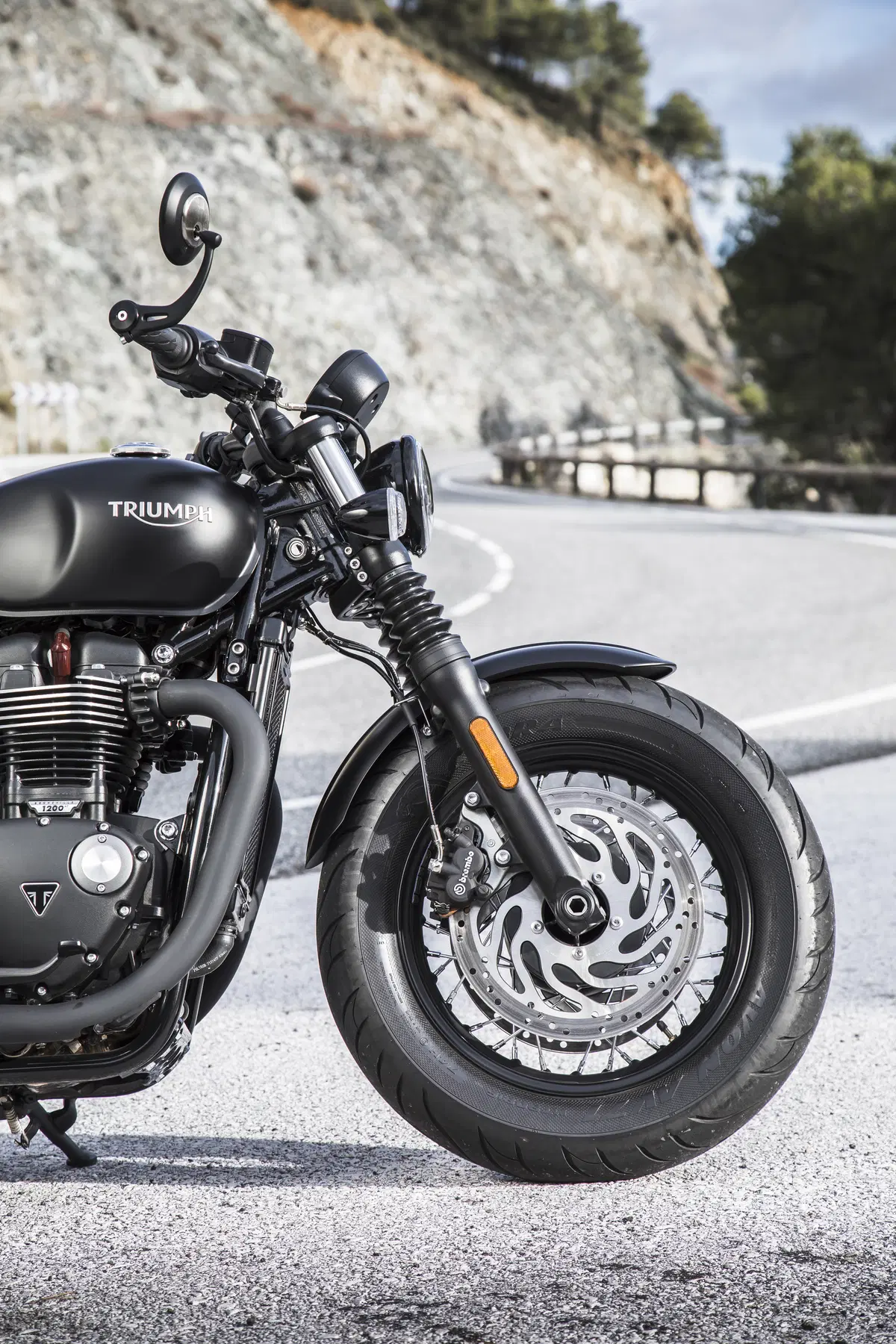 Triumph Bonneville Bobber Black 2018 TEST (21)