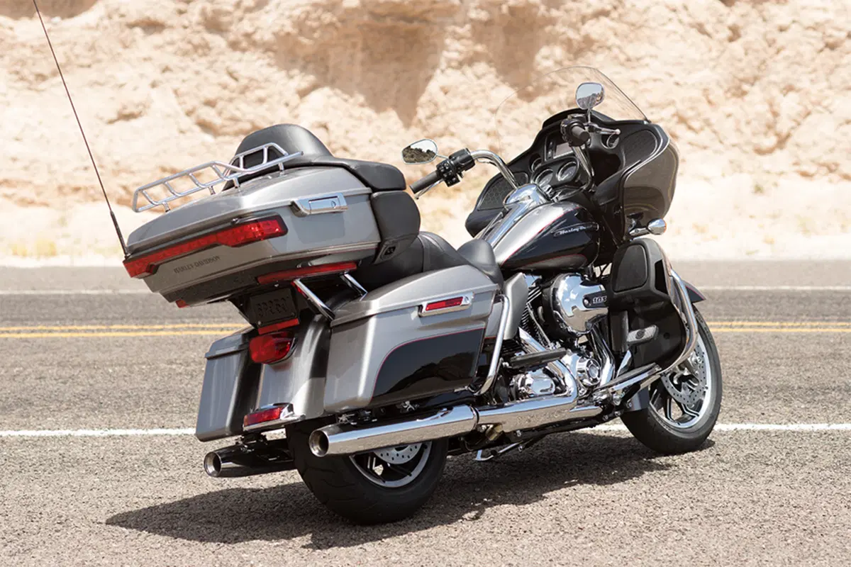 Harley-Davidson Touring 1690 Road Glide Ultra (2015 - 16) - FLRTU (4)