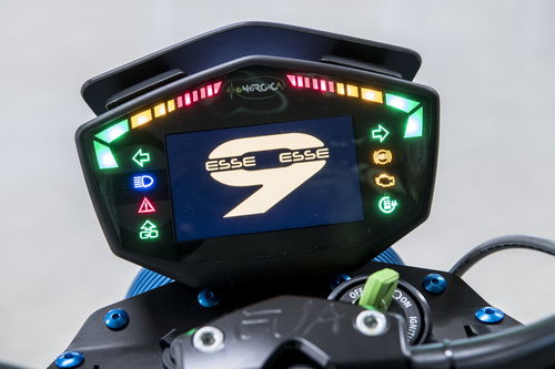 Il cruscotto TFT a colori realizzato da Cobo per Energica