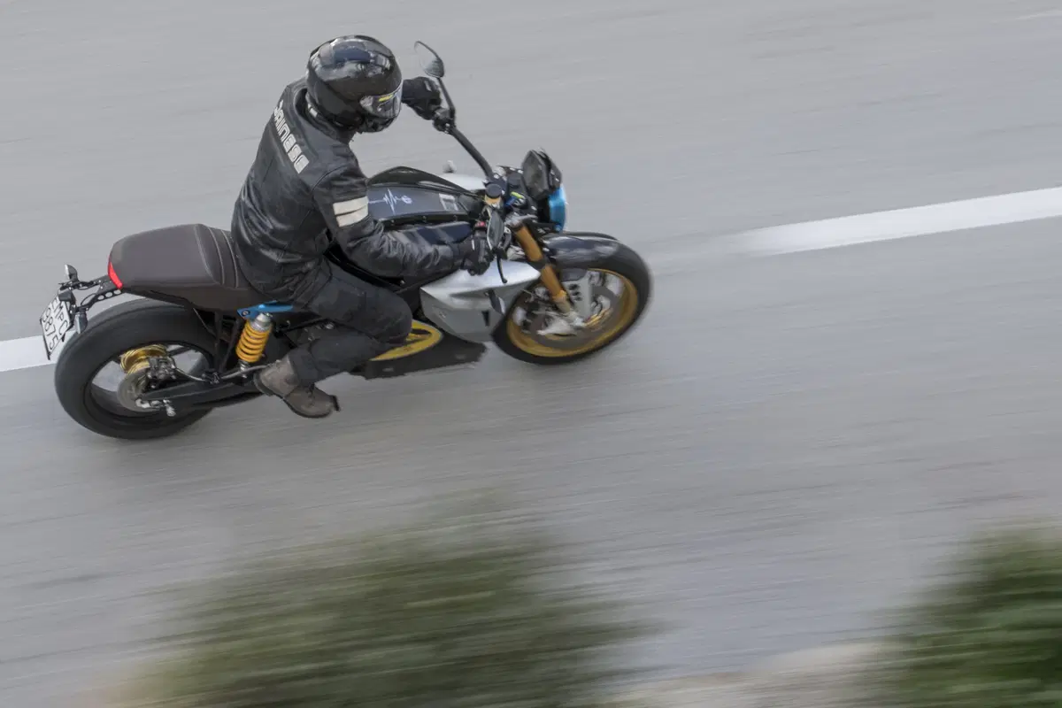 Energica Eva EsseEsse9. Classico futurista (2)
