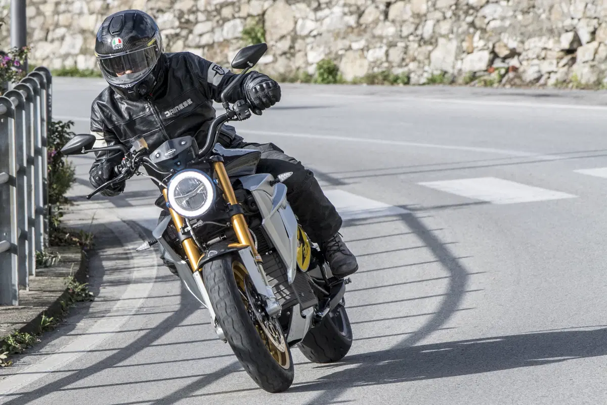 Energica Eva EsseEsse9. Classico futurista (6)