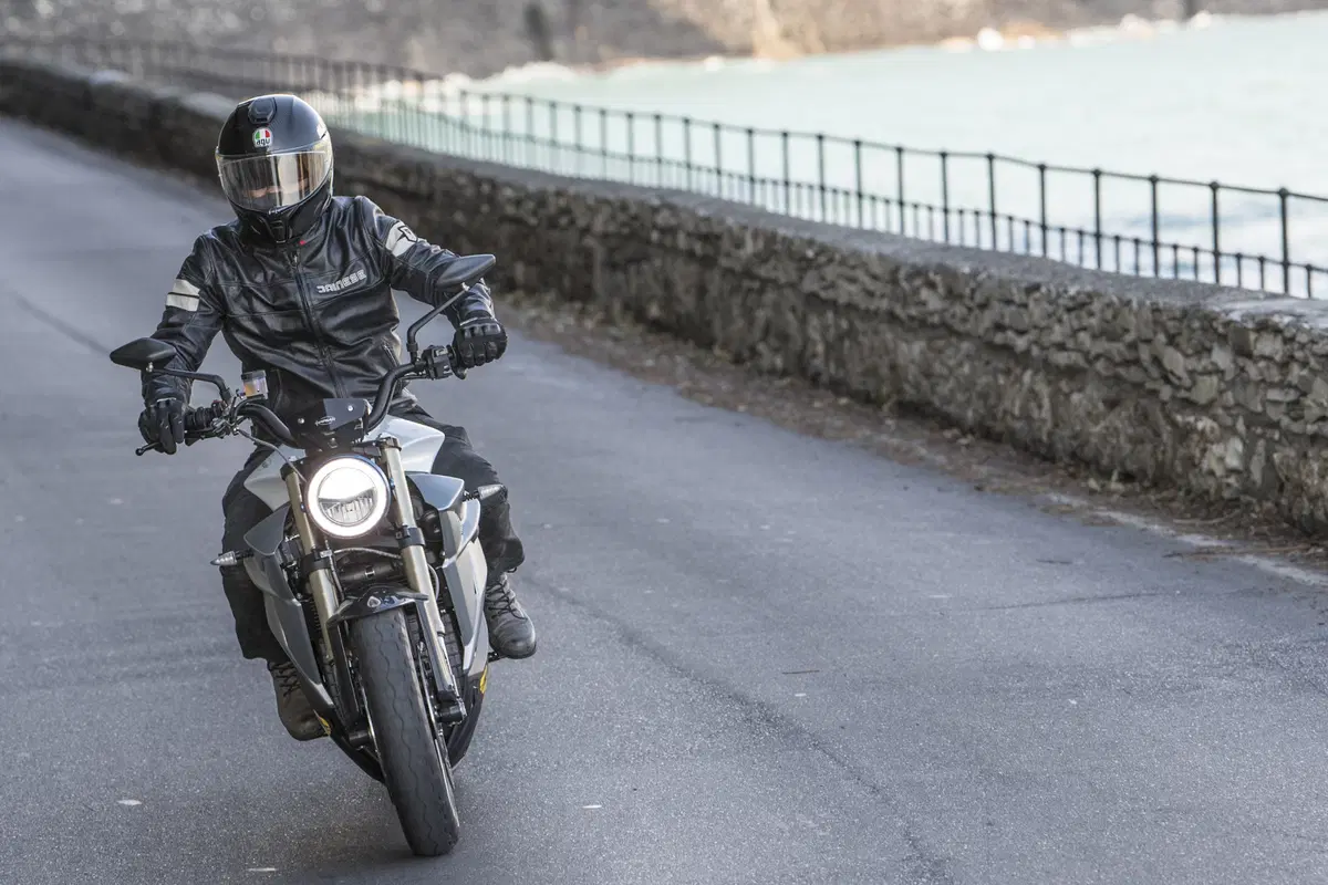 Energica Eva EsseEsse9. Classico futurista (13)