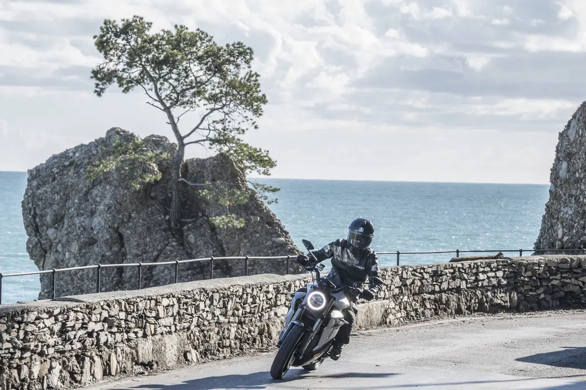 Energica Eva EsseEsse9. Classico futurista (15)