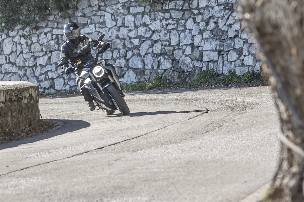 Energica Eva EsseEsse9. Classico futurista (16)