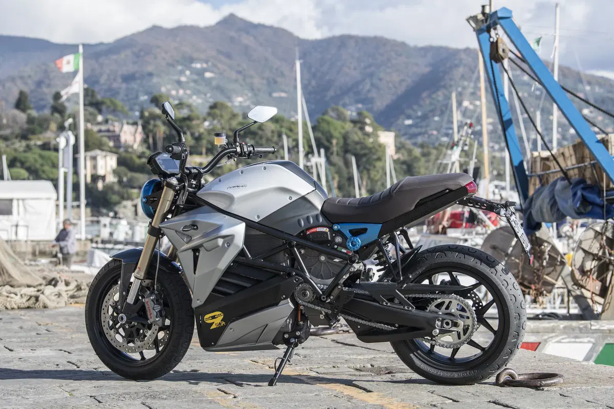 Energica Eva EsseEsse9. Classico futurista (30)