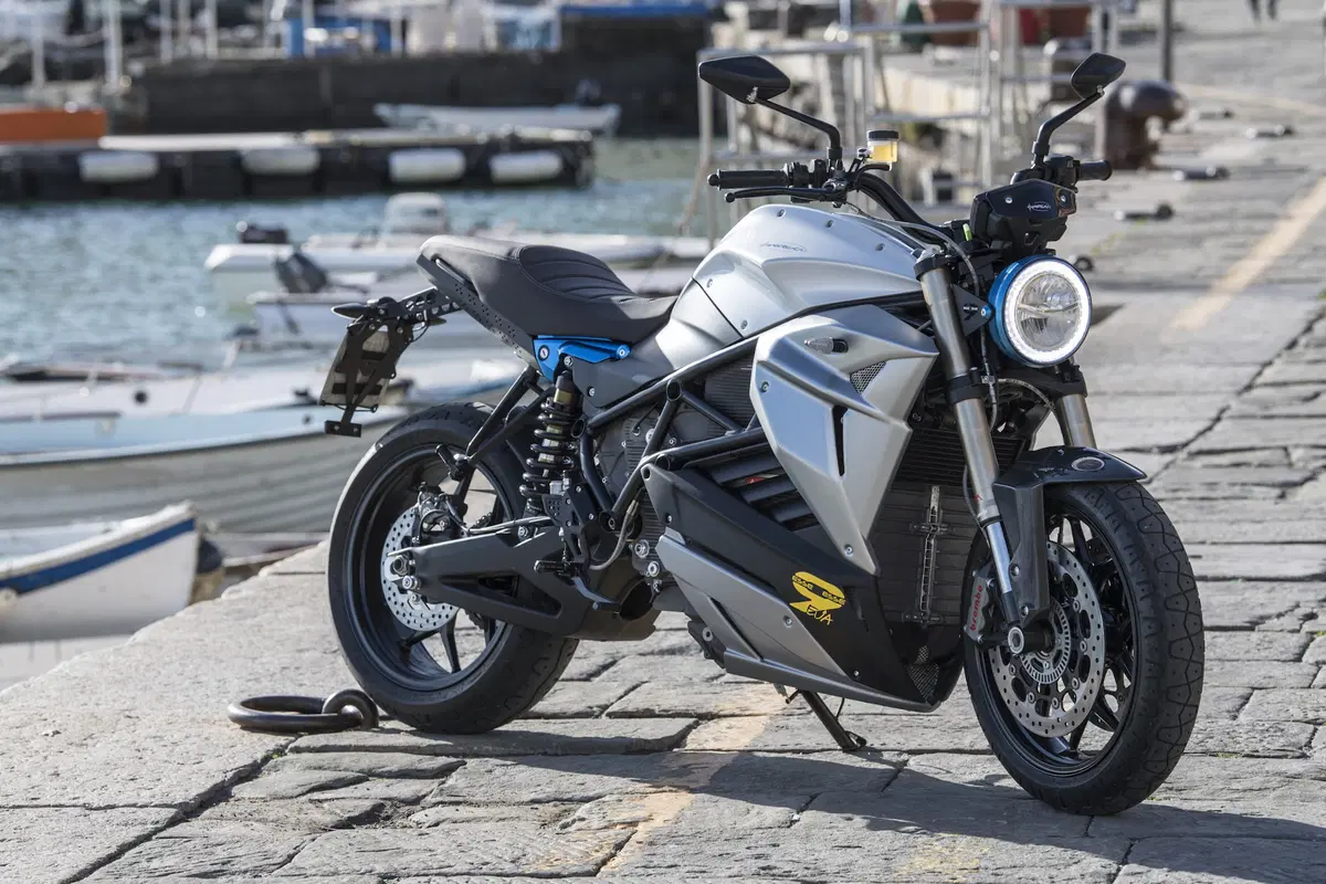 Energica Eva EsseEsse9. Classico futurista (32)