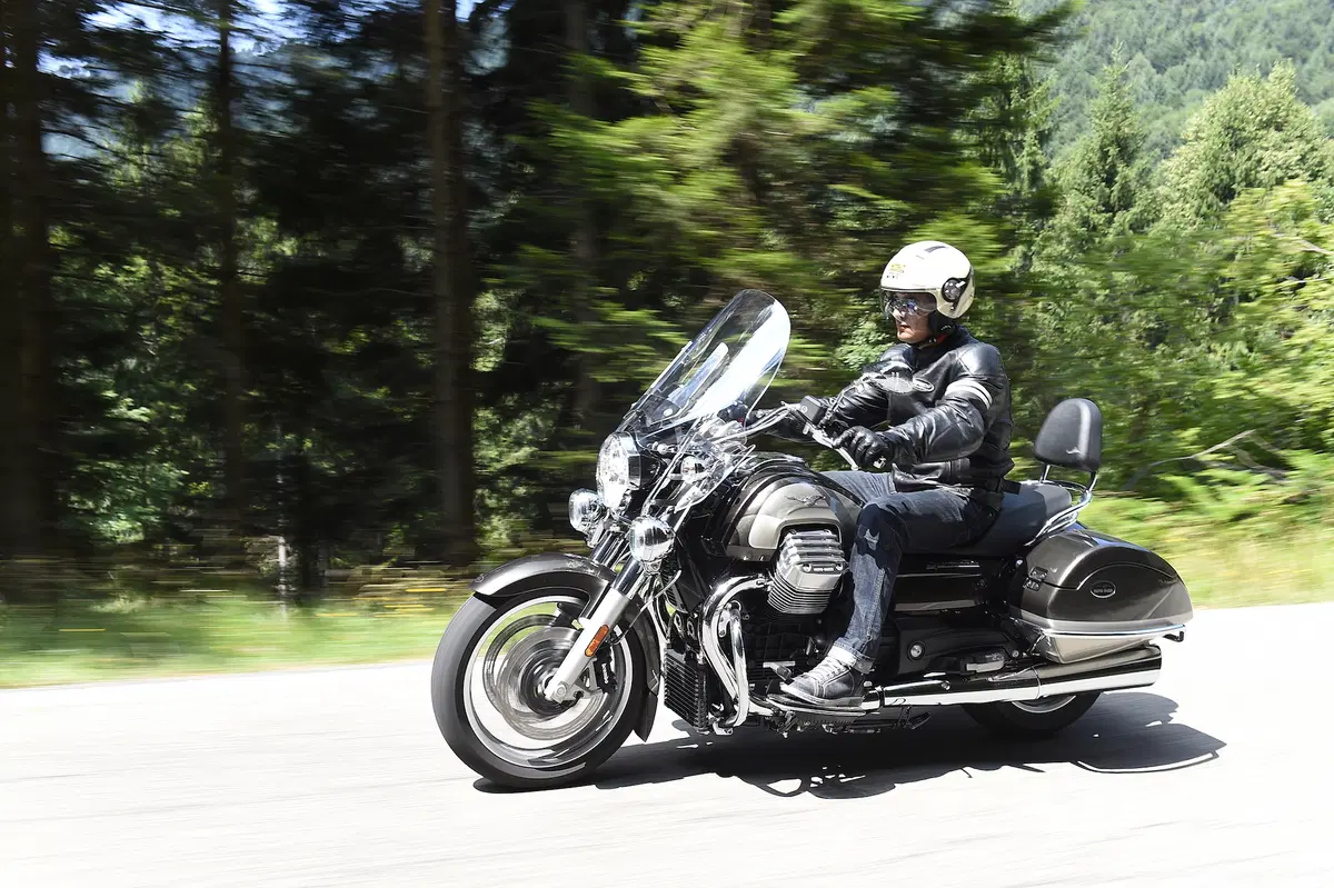 Moto Guzzi California 1400 Touring SE (2)