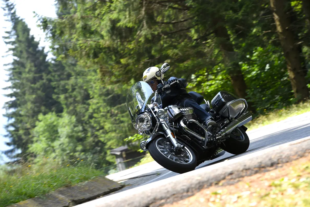 Moto Guzzi California 1400 Touring SE (6)