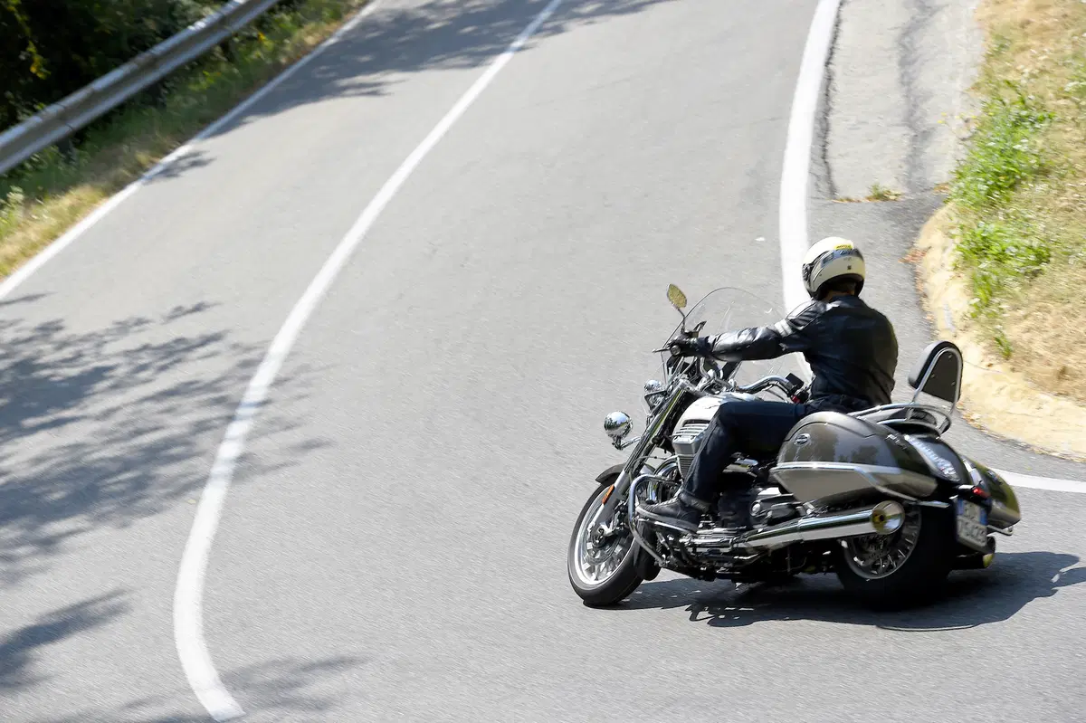 Moto Guzzi California 1400 Touring SE (7)